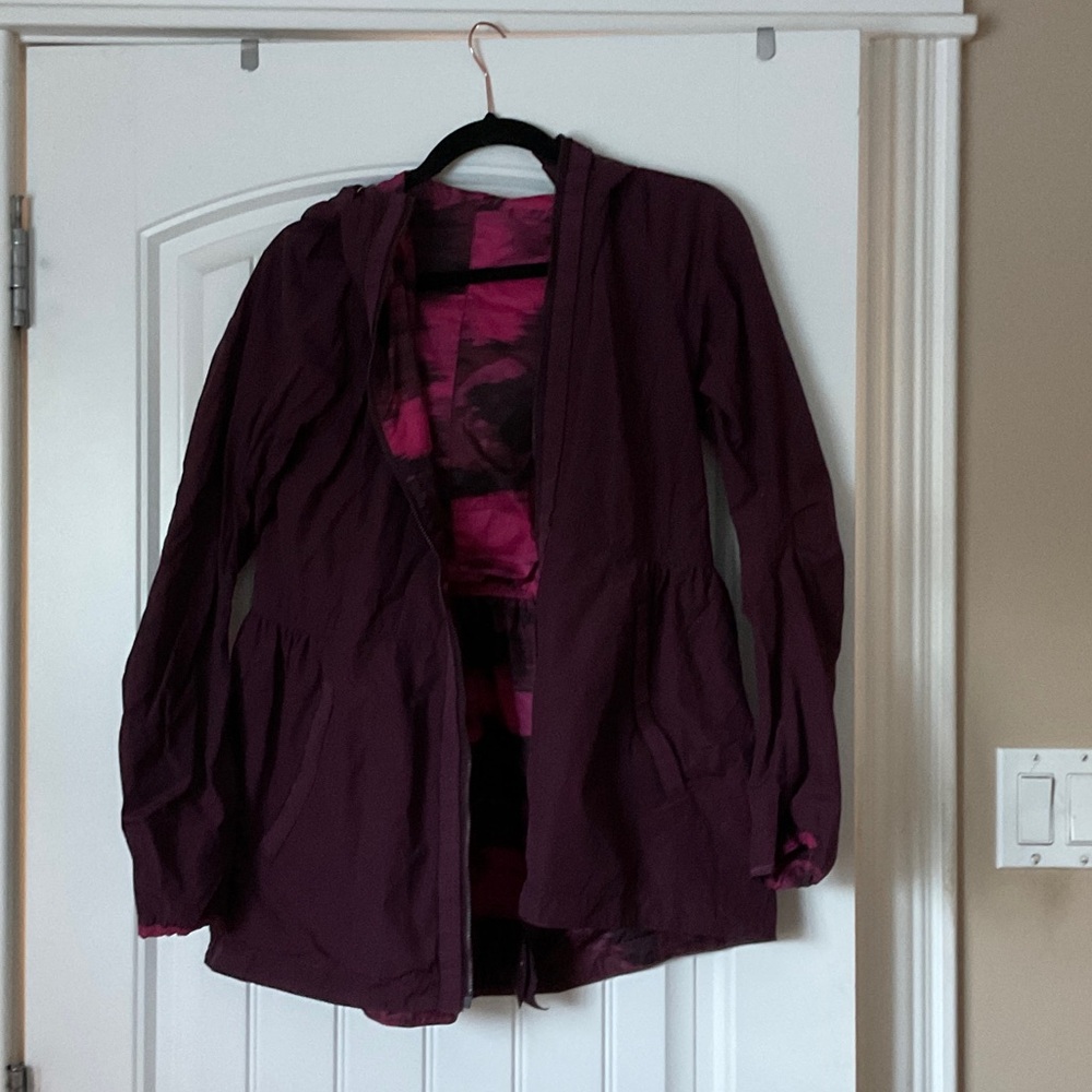 Women's Lululemon reversible Purple Jacket in EUC